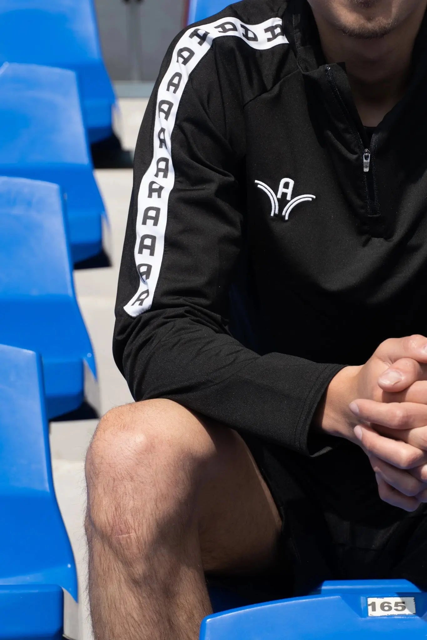 Haut d’entraînement Aways Performer noir – look sportif en situation