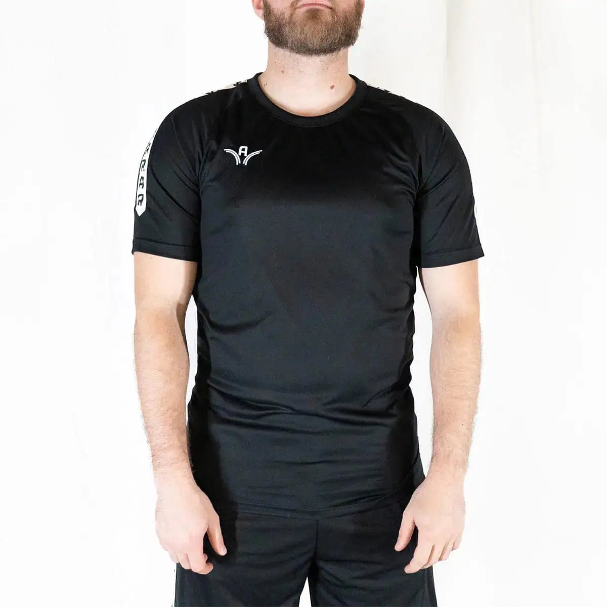 Maillot d'entraînement Aways Performer noir porté - vue de face
