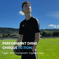 Maillot d'entraînement Aways Performer noir porté - avec texte et message de marque