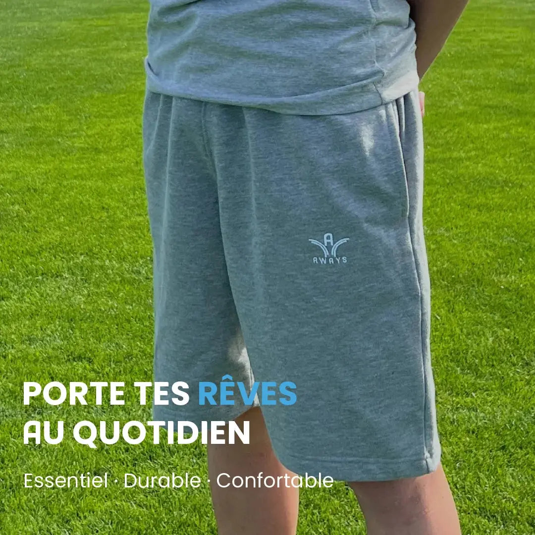 Short Aways Everest gris porté - avec texte et message de marque