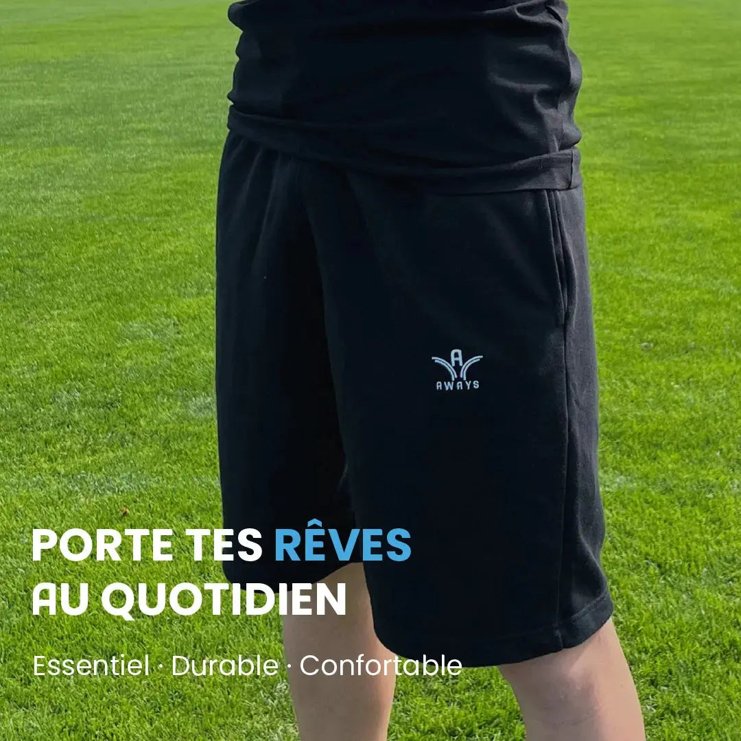 Short Aways Everest noir porté - avec texte et message de marque
