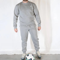 Bas de survêtement Aways Everest gris porté – look sportif