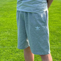 Short Aways Everest gris porté - vue de profil en extérieur