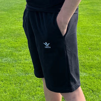 Short Aways Everest noir porté - détail logo et poche latérale