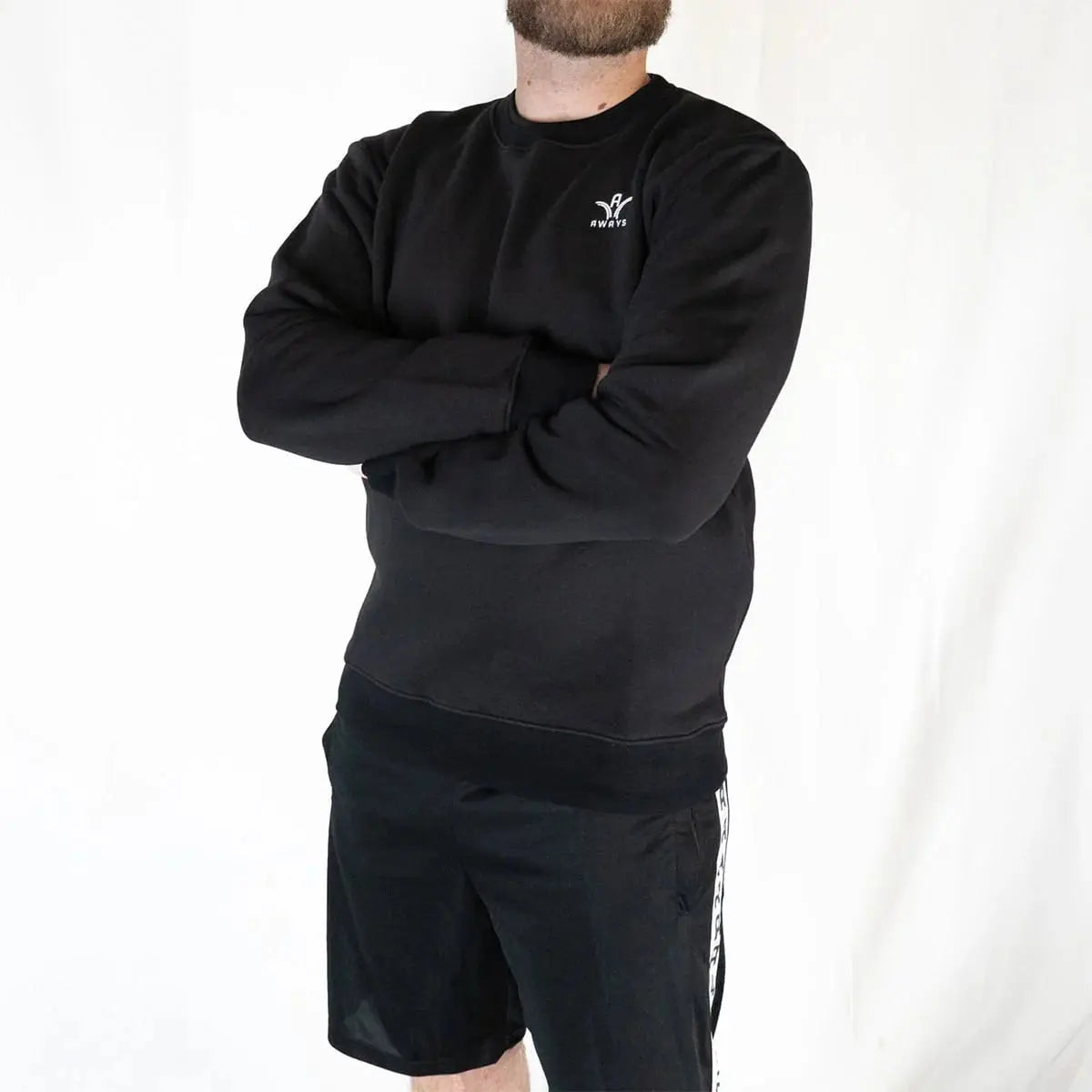 Sweat col rond Aways Everest noir porté - vue de coté