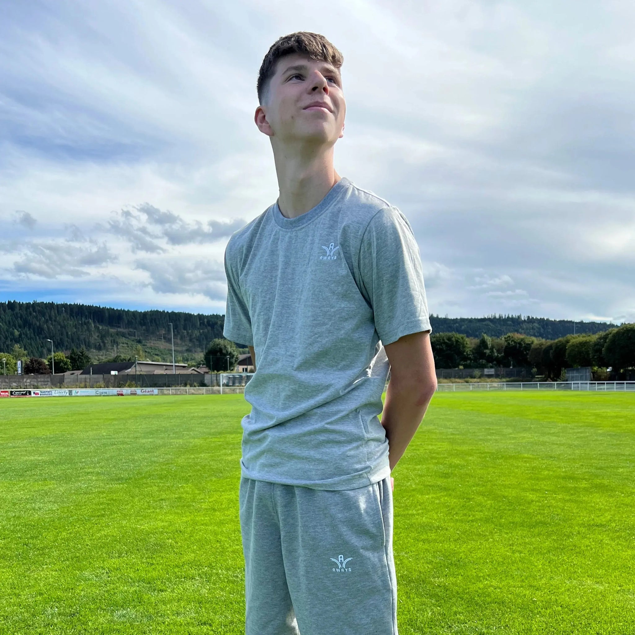 T-shirt Aways Everest gris porté – vue de profil